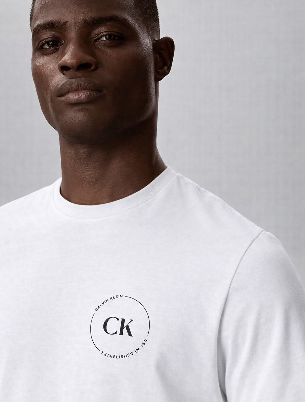 Calvin Klein – Men's Circle Graphic T-Shirt