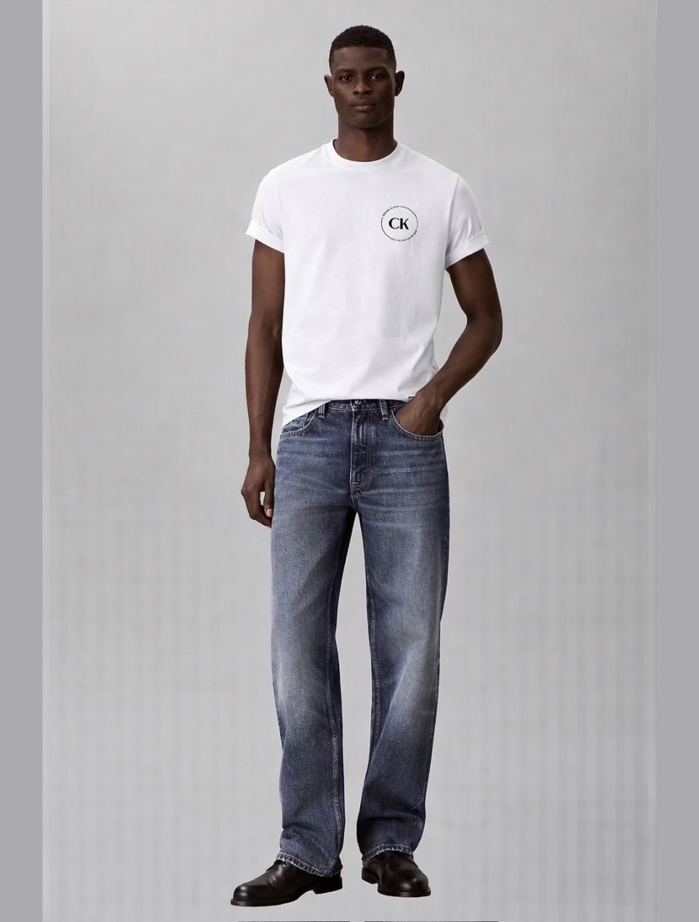 Calvin Klein – Men's Circle Graphic T-Shirt