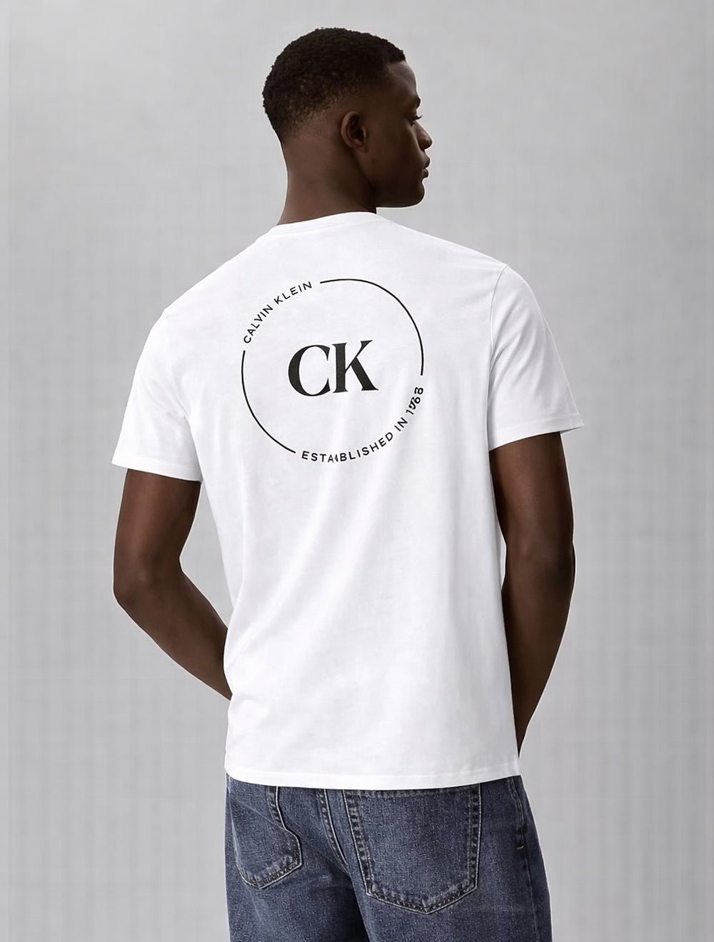 Calvin Klein – Men's Circle Graphic T-Shirt